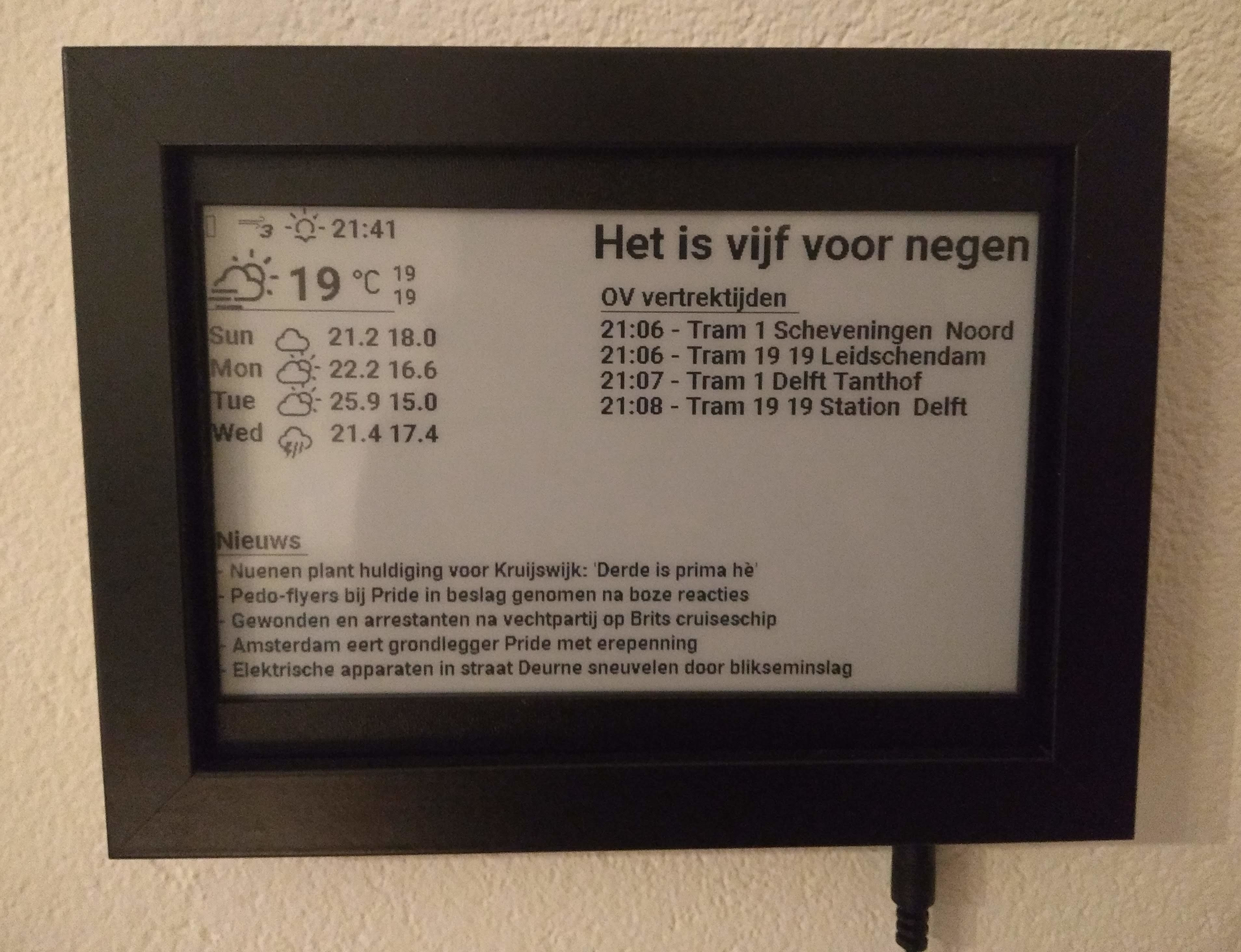 e-ink wall mount